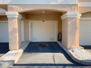 5110 Bay Club Cir in Tampa, FL - Building Photo - Building Photo