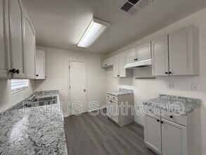 664 Honeysuckle Rd in Bullhead City, AZ - Building Photo - Building Photo