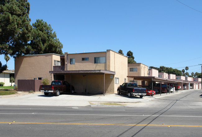 Channel Islands Apartments in Oxnard, CA - Foto de edificio - Building Photo