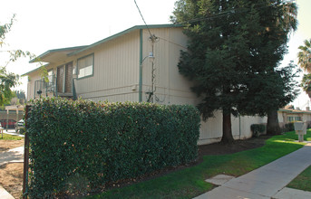 4422 E Sierra Madre Ave in Fresno, CA - Building Photo - Building Photo