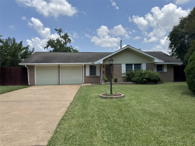 property at 10518 Hazelhurst Dr