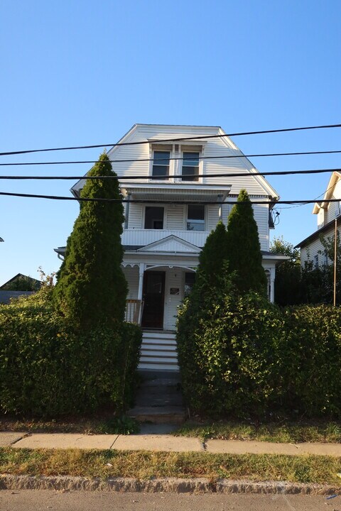 16 Benton St, Unit 2 in Hartford, CT - Building Photo