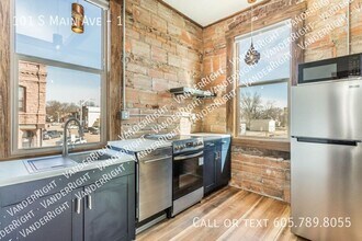 101 S Main Ave in Hartford, SD - Building Photo - Building Photo