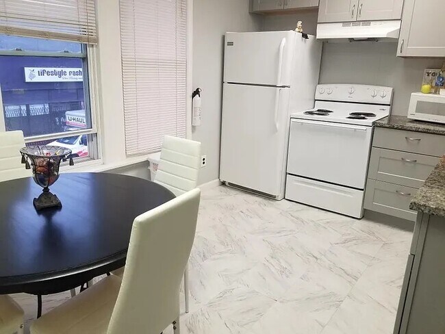 11323 Lumpkin St in Hamtramck, MI - Building Photo - Building Photo