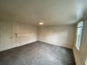 18 Maple St, Unit #1 in Concord, NH - Building Photo - Building Photo