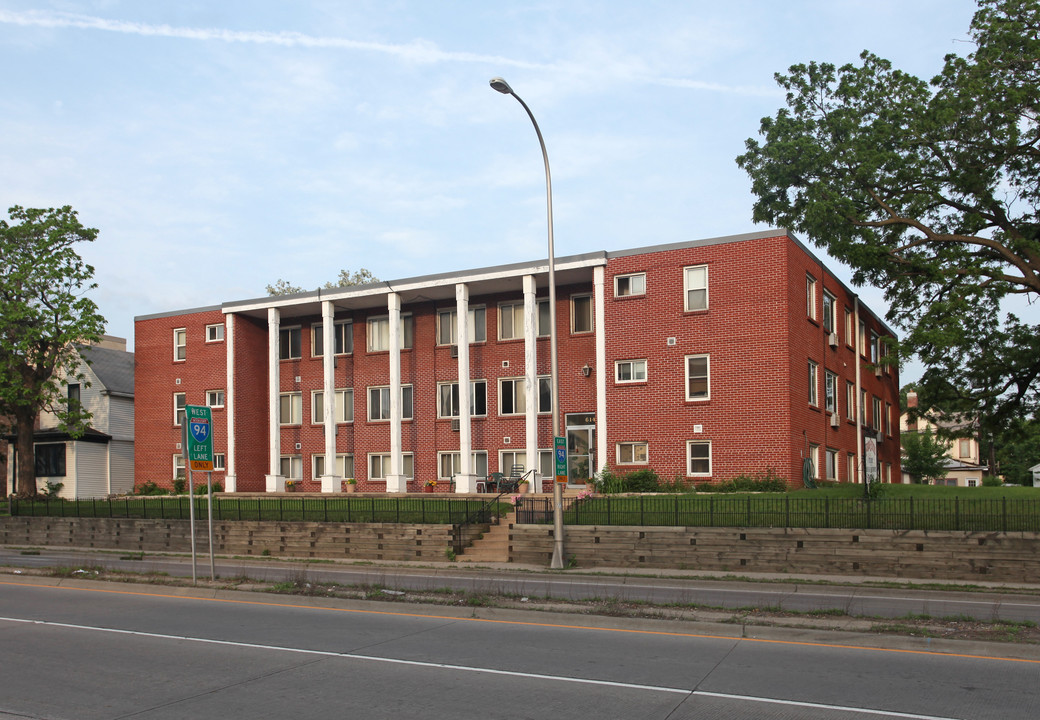 Huron Estates in Minneapolis, MN - Building Photo