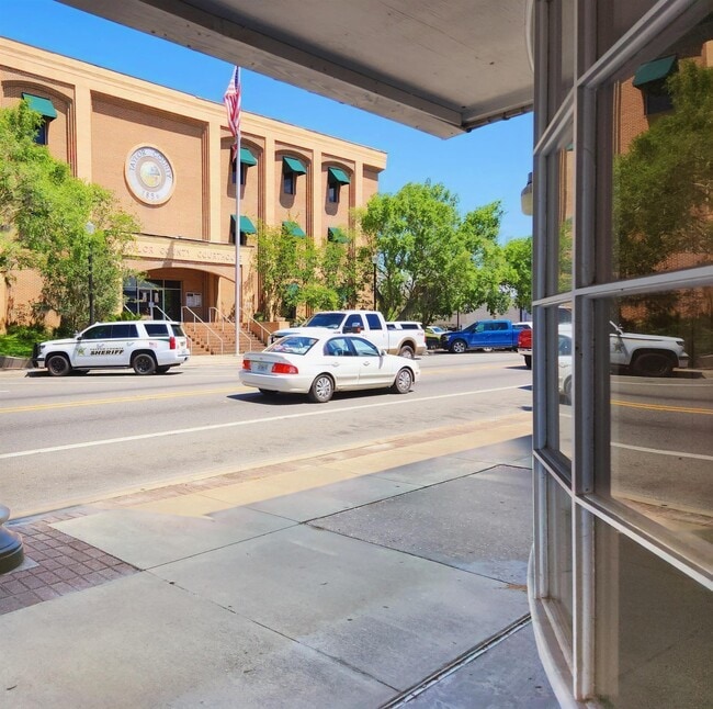 property at 129 N Jefferson St