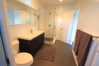 2060 Glencoe Way, Unit 2060 glencoe in Los Angeles, CA - Building Photo - Building Photo