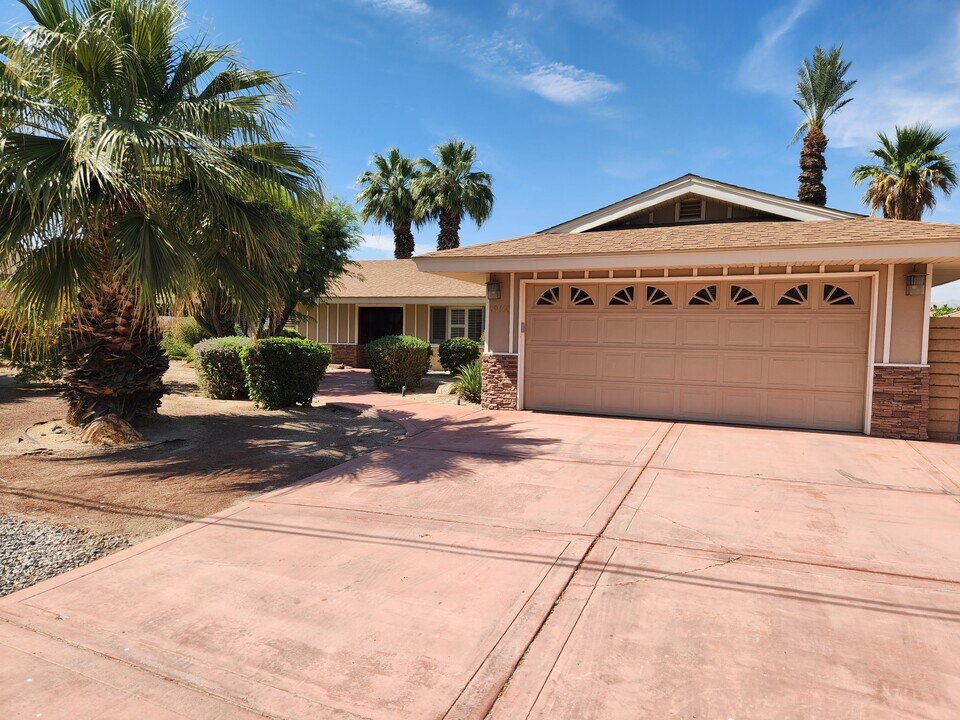 79860 Fiesta Dr in La Quinta, CA - Building Photo
