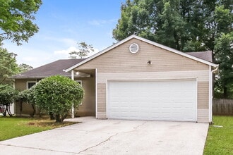 2021 Corners Cir in Lithonia, GA - Building Photo - Building Photo