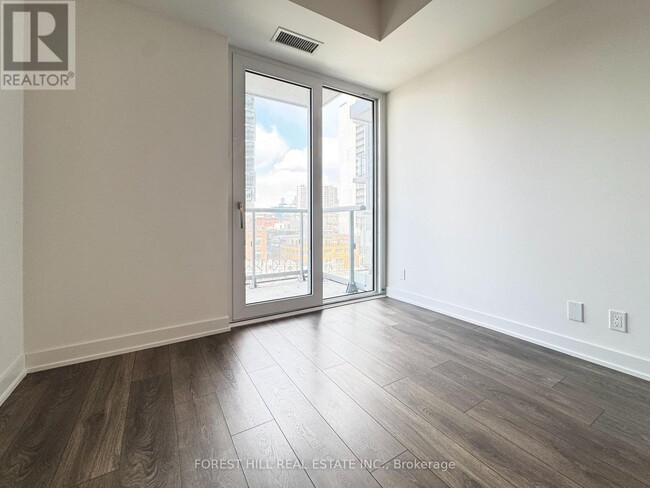 108-108 Peter St in Toronto, ON - Building Photo - Building Photo