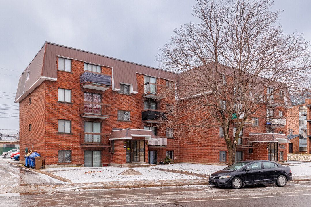 600 Ampère Av in Laval, QC - Building Photo