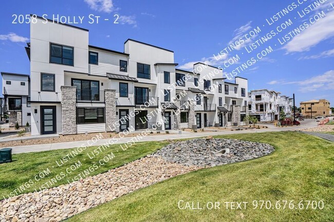 2058 S Holly St in Denver, CO - Building Photo - Building Photo