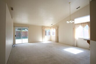 3450 Buenaventura Dr in Ceres, CA - Building Photo - Building Photo