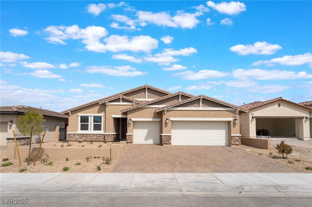 1044 Forest Falcon Dr in Henderson, NV - Building Photo