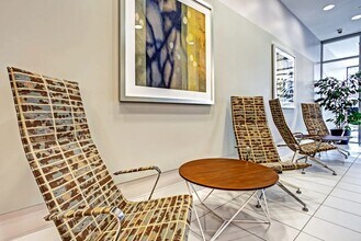 2555 N Clark St in Chicago, IL - Building Photo - Building Photo