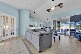 2217 SW 4th Ave in Cape Coral, FL - Foto de edificio - Building Photo