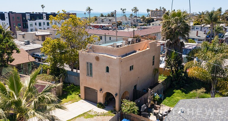 153 S Laurel St in Ventura, CA - Foto de edificio