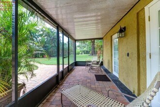 7911 Flowerfield Dr in Tampa, FL - Building Photo - Building Photo