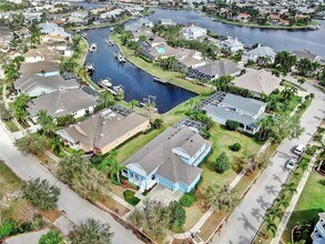 613 Manns Harbor Dr in Apollo Beach, FL - Building Photo - Building Photo
