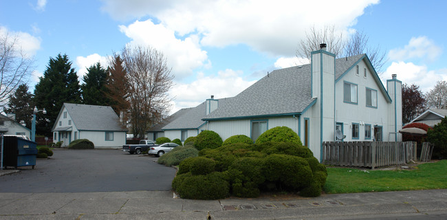 Barrington Square in Albany, OR - Building Photo - Building Photo