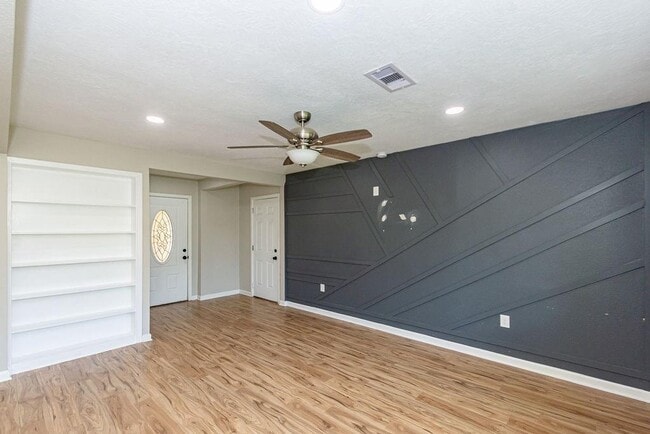 2018 16th St N in Texas City, TX - Building Photo - Building Photo