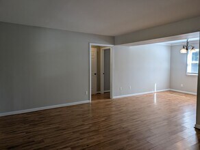 5823 Rimerton Dr in Charlotte, NC - Foto de edificio - Building Photo