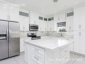 1822 Sunset Dr in Mission, TX - Building Photo - Building Photo