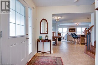 18 Blue Oak St in Kitchener, ON - Building Photo - Building Photo