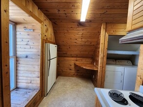 705 E Montgomery St in Knoxville, IA - Building Photo - Building Photo