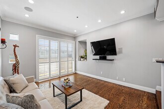 5350 Sepulveda Blvd, Unit 15 in Sherman Oaks, CA - Building Photo - Building Photo