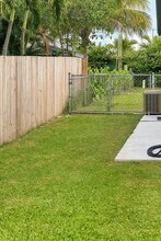 1892 SW Biltmore St in Port St. Lucie, FL - Foto de edificio - Building Photo