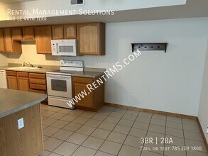 918 SE 44th Terrace in Topeka, KS - Building Photo - Building Photo