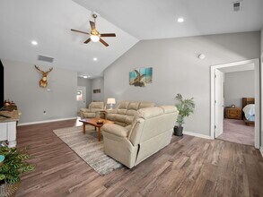 512 Hazelwood Dr in Holly Ridge, NC - Building Photo - Building Photo