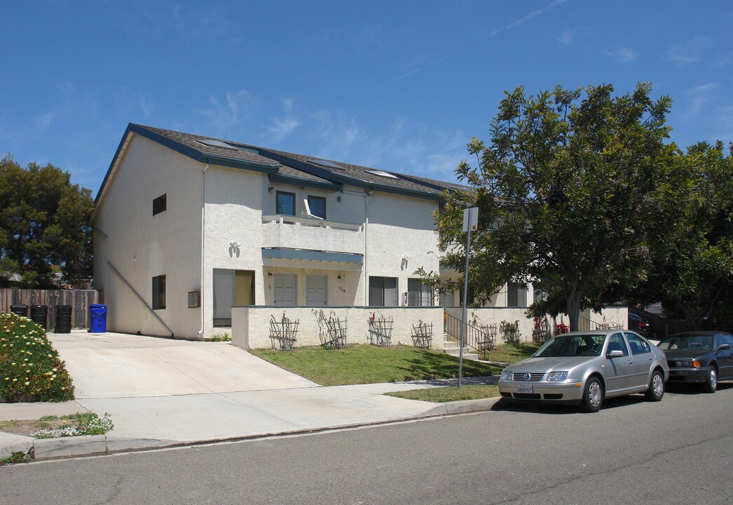 1560 Thomas Ave in San Diego, CA - Building Photo