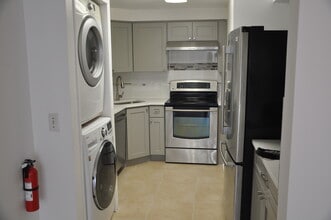 99 Teaneck Rd, Unit 118 in Ridgefield Park, NJ - Foto de edificio - Building Photo