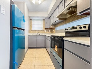 7856 Sun St in New Orleans, LA - Foto de edificio - Building Photo