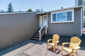 4804 SW Palatine St in Portland, OR - Building Photo - Building Photo