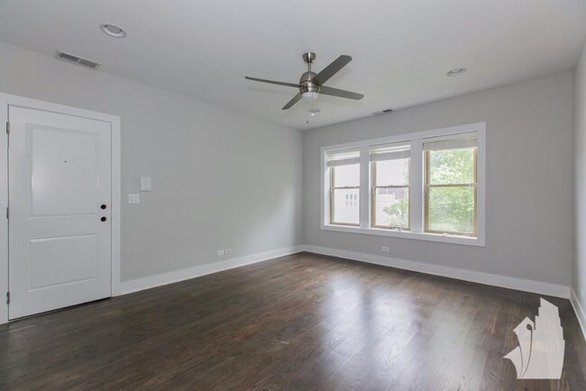 3925 N Janssen Ave, Unit 3S in Chicago, IL - Building Photo - Building Photo