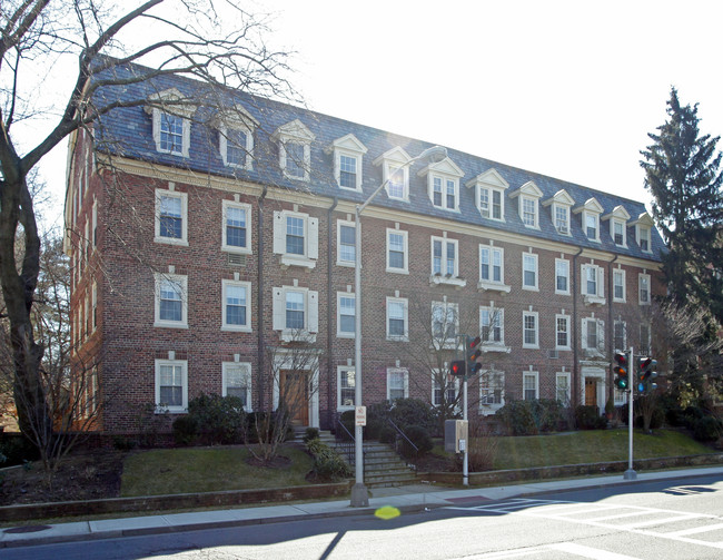 Standish Cabot Apartments in Bronxville, NY - Building Photo - Building Photo