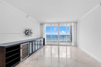 808 Brickell Key Dr in Miami, FL - Building Photo - Building Photo