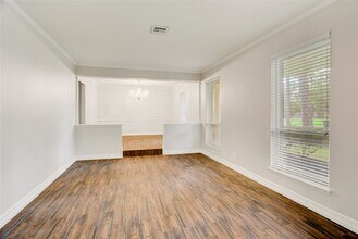 5751 Creekbend Dr in Houston, TX - Building Photo - Building Photo