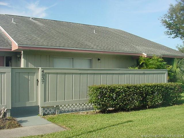 4037 NW Cinnamon Tree Cir in Jensen Beach, FL - Foto de edificio