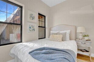 610 Jericho Tpke in New Hyde Park, NY - Building Photo