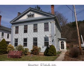 319 S Main St in Woodbury, CT - Building Photo - Building Photo