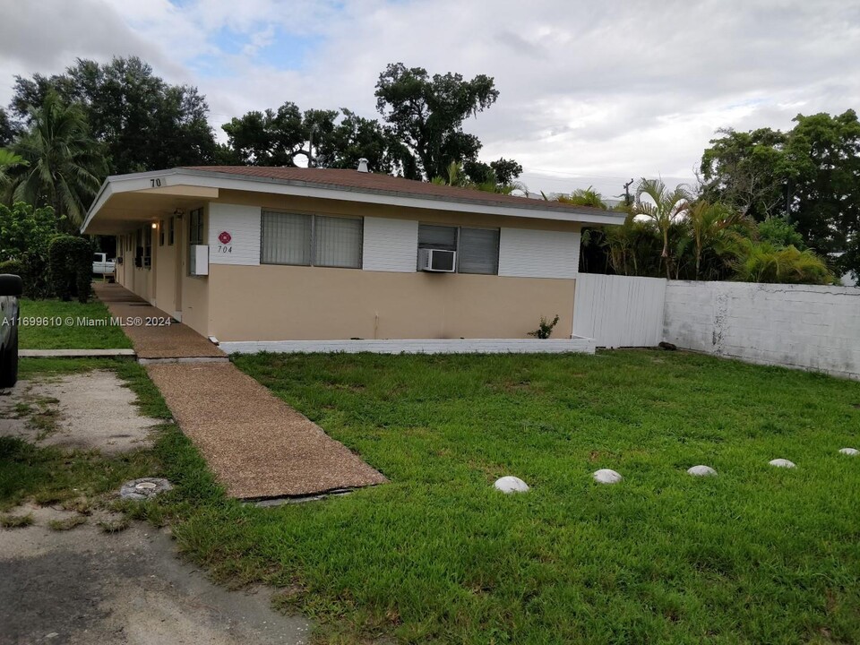 704 SE 21st St in Fort Lauderdale, FL - Building Photo