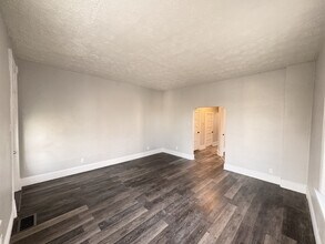 109 S 13th St in Belleville, IL - Building Photo - Building Photo