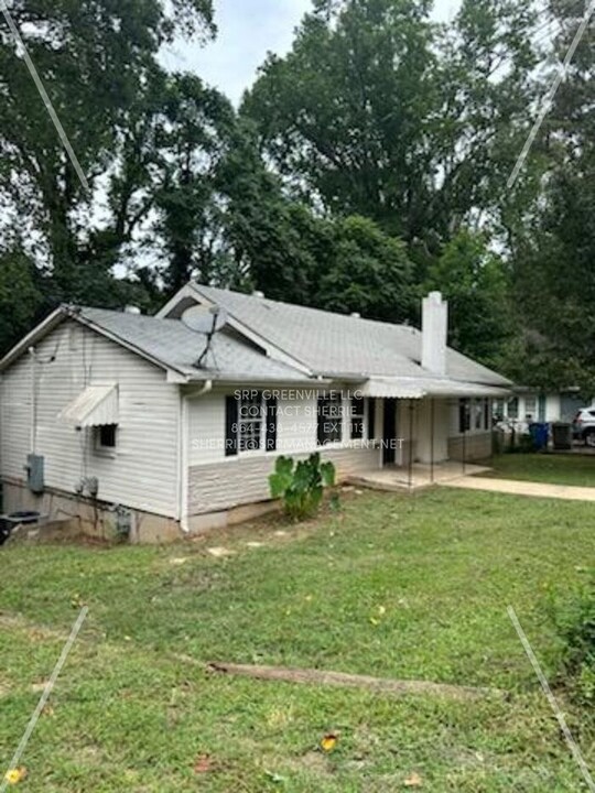 215 Rogers Ave in Greenville, SC - Building Photo