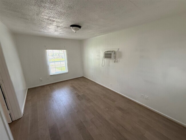 119 Louis Davis Dr in Huntsville, TX - Building Photo - Building Photo