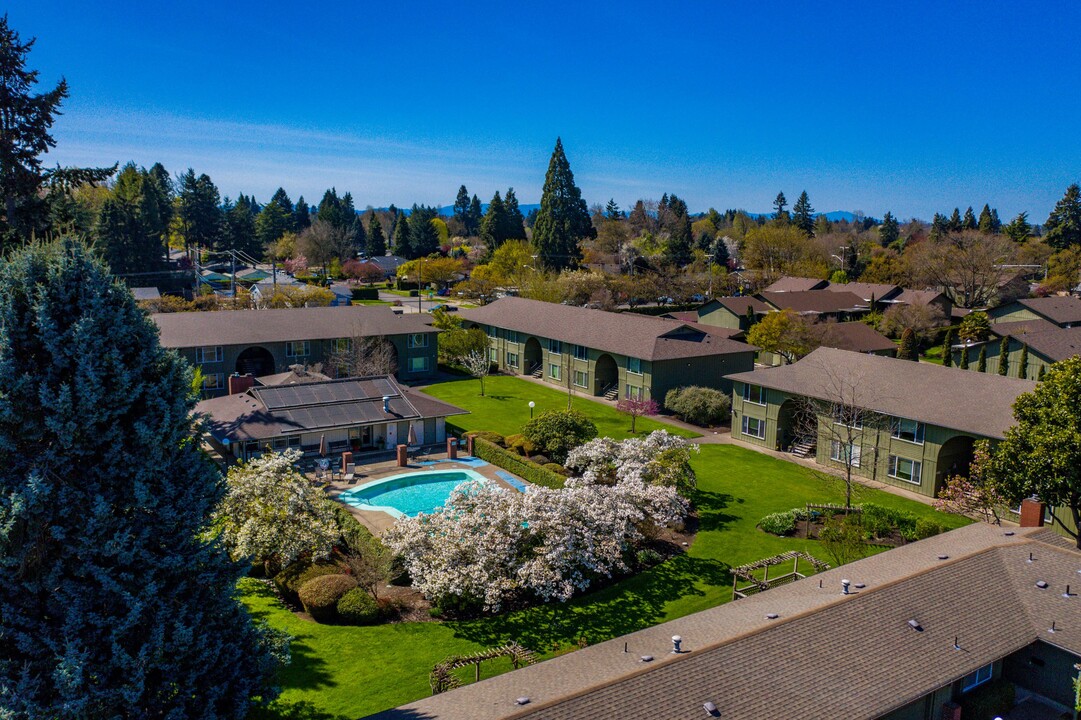 The Clairmont in Eugene, OR - Foto de edificio